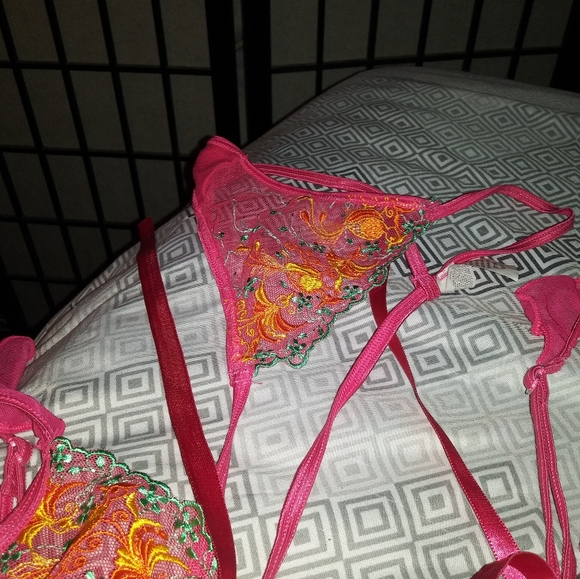 Lingerie - Picture 3 of 3